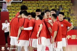 体坛周报：男篮出征亚洲杯难有惊喜 两将选择留洋孕育希望