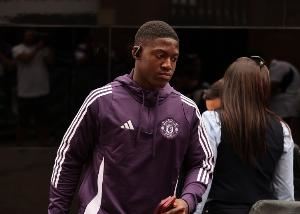 记者：沃顿是曼联真正中意的中场，梅努已收到超过10支球队问价