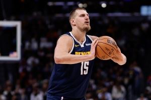 冲助攻王?约基奇赛季至今场均22.7分13.2板11.3助 真实命中率69%